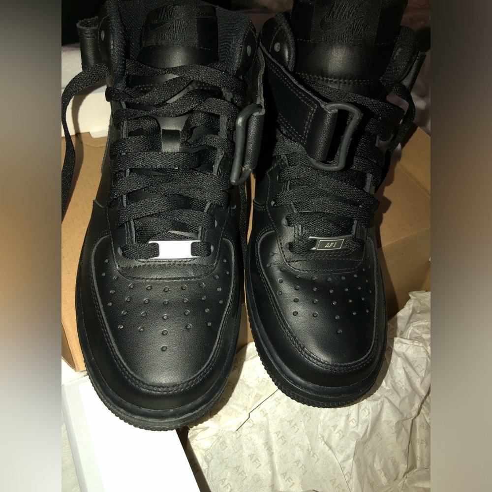 Air Force 1 Mid ‘07 7.5 men’s